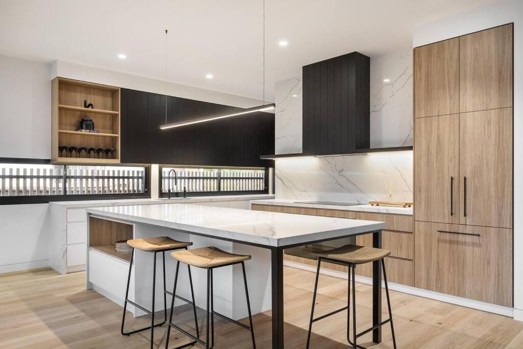 Kirks On Park - Brand New Luxury Home, Great Location 소렌토 외부 사진