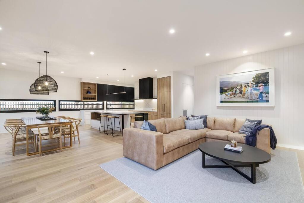 Kirks On Park - Brand New Luxury Home, Great Location 소렌토 외부 사진