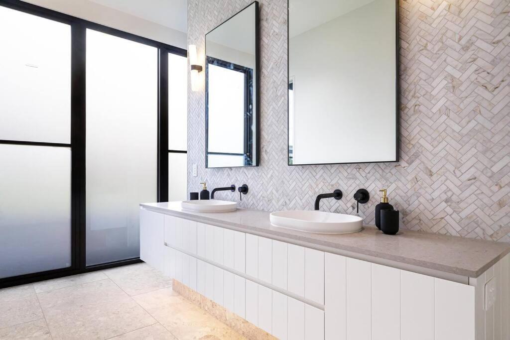Kirks On Park - Brand New Luxury Home, Great Location 소렌토 외부 사진