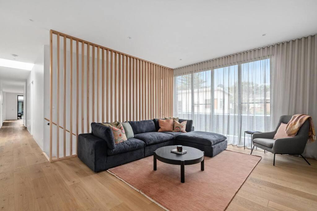 Kirks On Park - Brand New Luxury Home, Great Location 소렌토 외부 사진