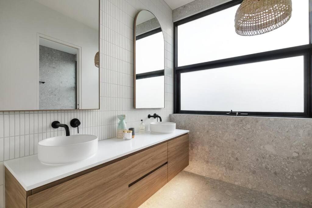 Kirks On Park - Brand New Luxury Home, Great Location 소렌토 외부 사진