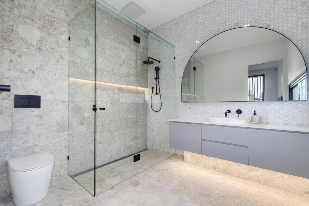 Kirks On Park - Brand New Luxury Home, Great Location 소렌토 외부 사진